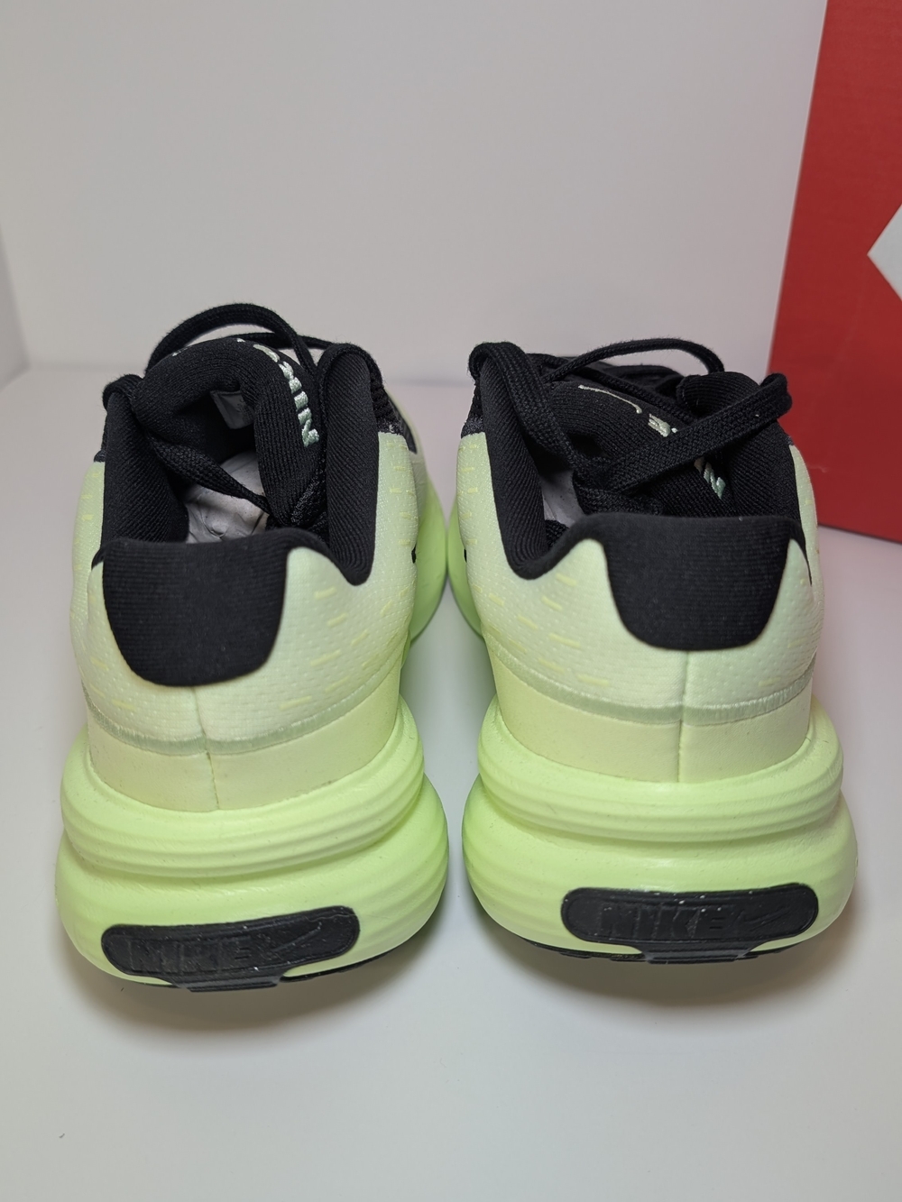 Nike Uplift SC Youth Size 5.5Y Running Shoes Black And Bright Volt Color NIB - Picture 6 of 8